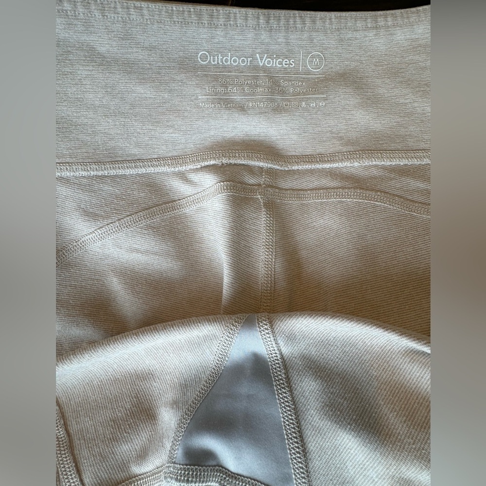 Outdoor Voices 3/4 Warm Up Leggings Oatmeal Womens Medium - Picture 8 of 8